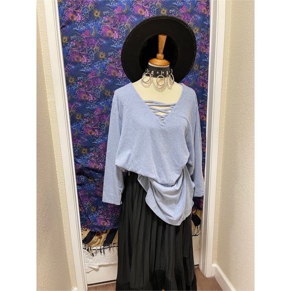 🌈 Wonderful v neck detail top - Picture 11 of 11